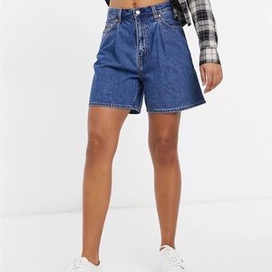 LEVIS rib cage pleated denim shorts